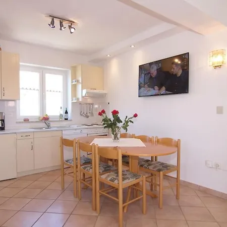 In With Swimming Pool Feriehus Poreč