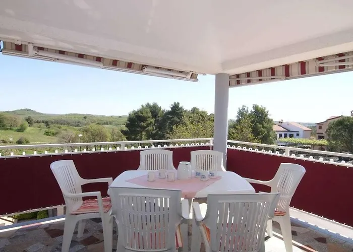 Σπίτι διακοπών In With Swimming Pool